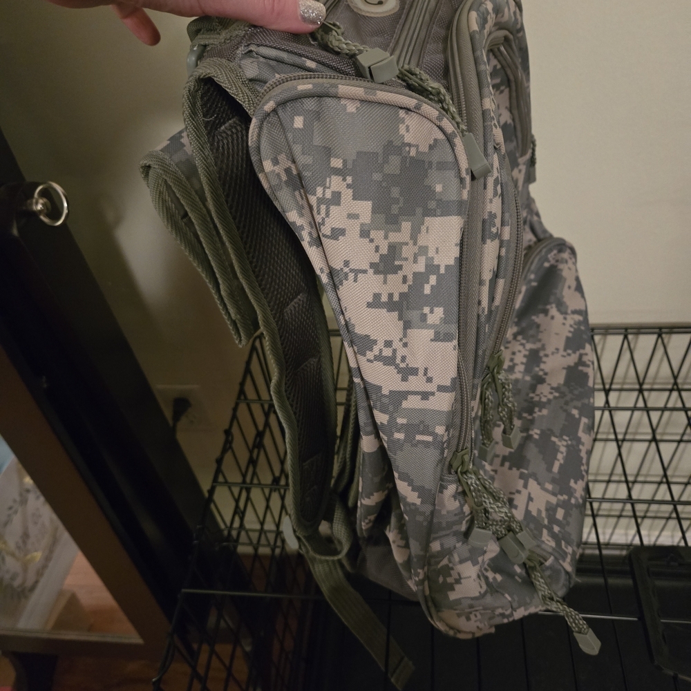 Camouflage Backpack - Picture 4 of 5